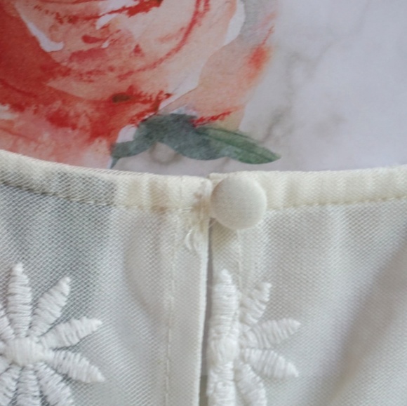 🌼Floral🌼 Embroidered Dress - Picture 4 of 5